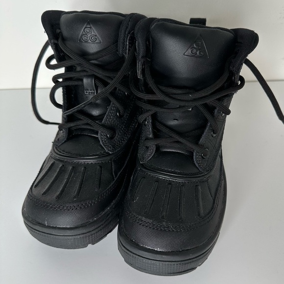 Nike kids Woodside black boots - Picture 2 of 11